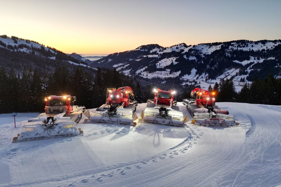 Skifahren im Wellnessurlaub im Allgäu - HUBERTUS Mountain Refugio