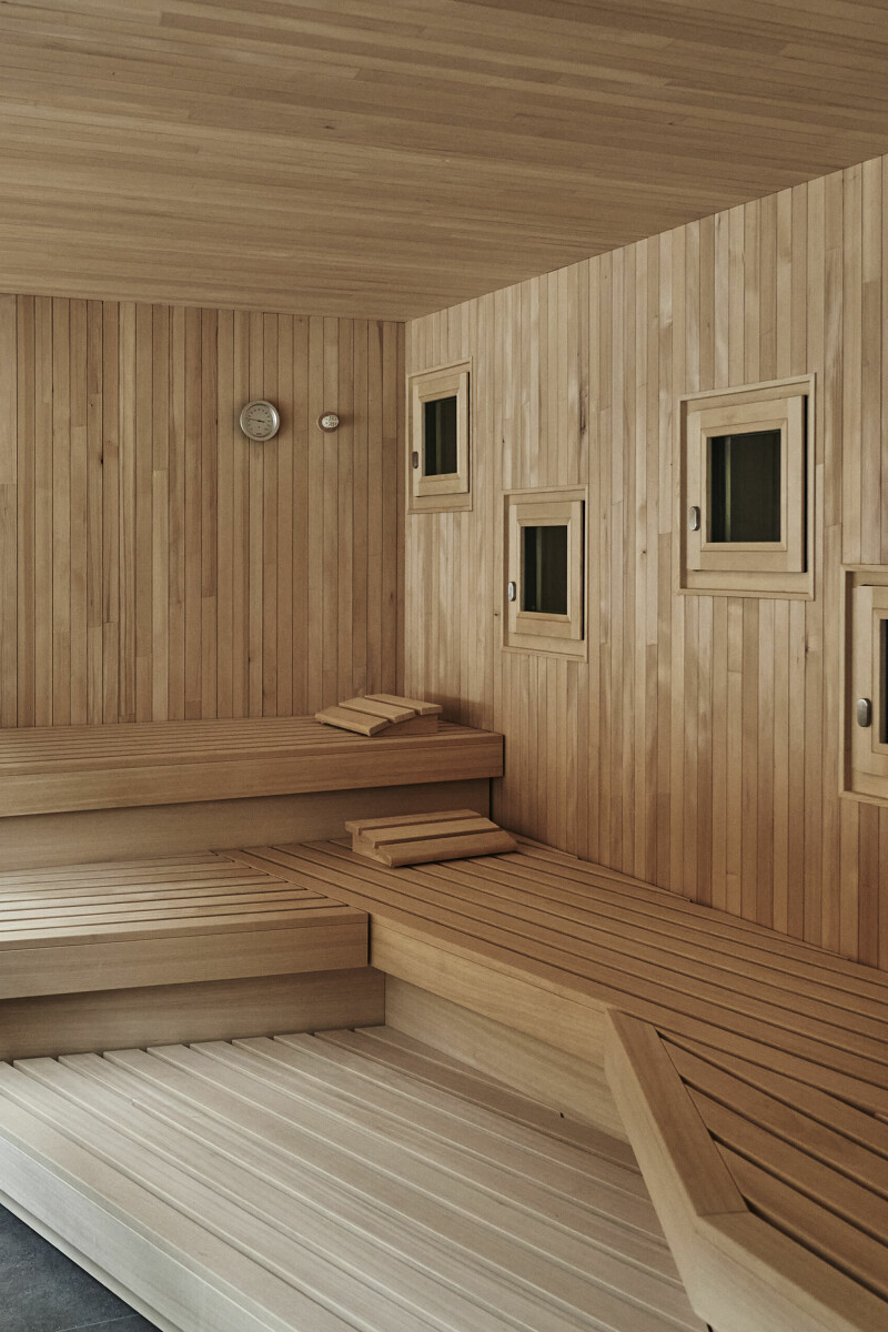 Sauna mit Ruheräume und Pool im Wellnesshotel HUBERTUS